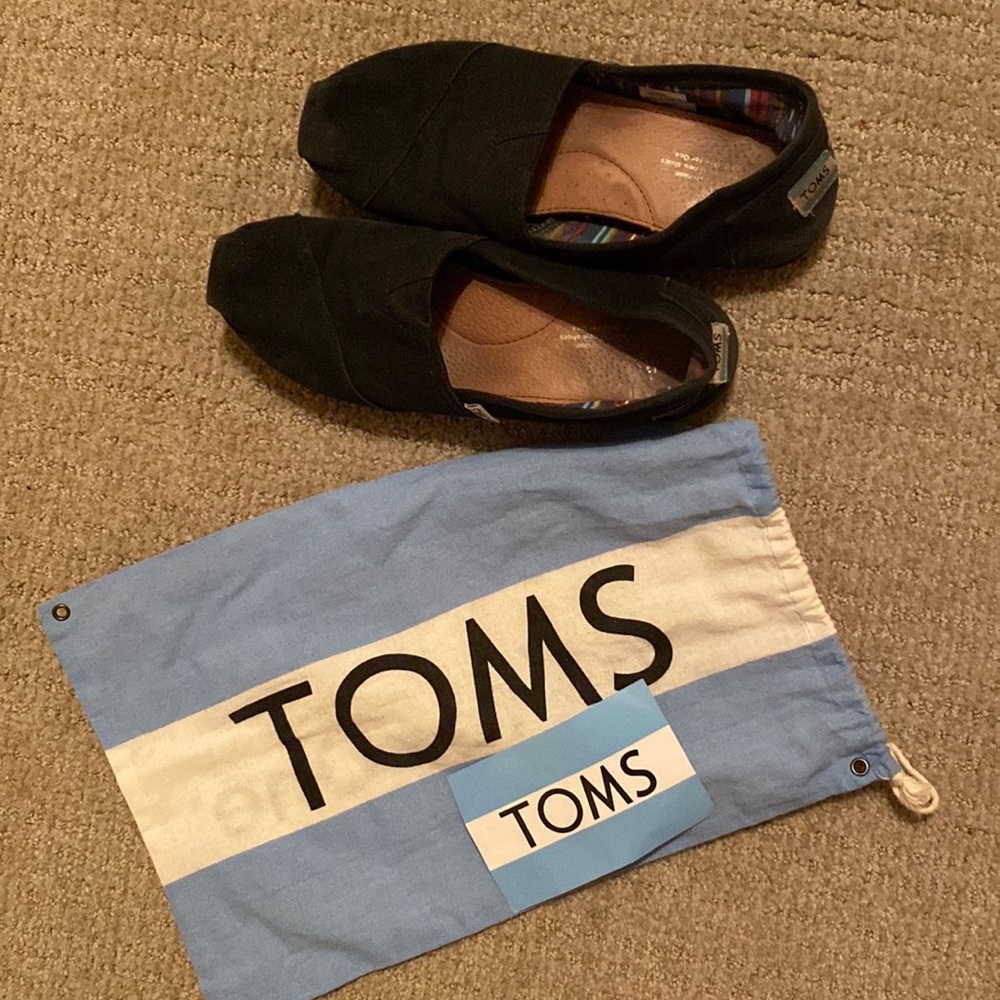 black toms